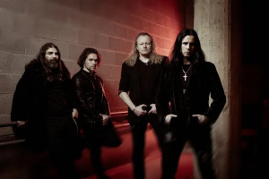 FIREWIND servírují čerstvou muziku rovnou z turné