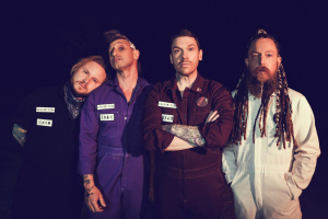 Příznaky lidství – mrkněte na nové video SHINEDOWN
