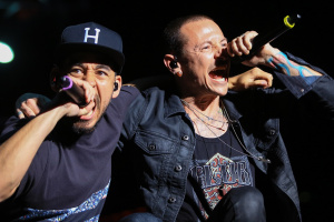 Chester je opět slyšet – LINKIN PARK sdílí druhý singl s jeho vokály