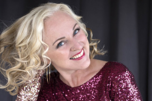 Modré oči Liv Kristine, zpěvačka dává ochutnat ze své nové sólovky