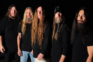 Mrkněte na nový live klip OBITUARY a začněte se ladit na Brutal Assault!