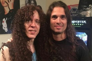 Mustaine v objetí s Friedmanem. Jak vypadalo zákulisí show MEGADETH v Tokiu? 