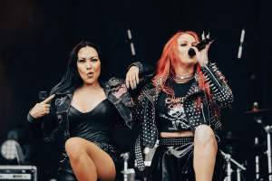 BUTCHER BABIES chystají na červenec dvojalbum a lákají na něj další skladbou