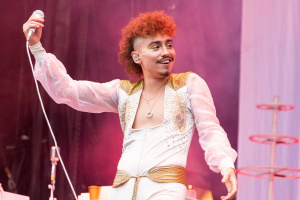Zpěvák GRETA VAN FLEET se přihlásil k LGBT+ komunitě, podpořil ho Rob Halford