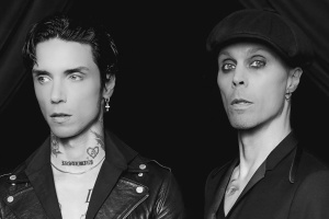 BLACK VEIL BRIDES a Ville Valo se společně chopili coveru klasiky od SISTERS OF MERCY