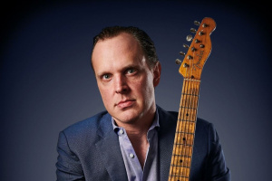 Joe Bonamassa vzdal po dvaceti letech znovu hold svým bluesovým hrdinům