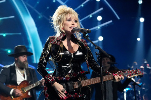 Dolly Parton si vzala na paškál ultimátní klasiku QUEEN