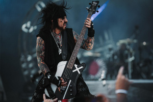 Nikki Sixx z MÖTLEY CRÜE slaví 22 let střízlivosti a vysílá pozitivní zprávy