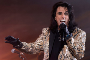 „Transgenderismus je módní výstřelek,“ řekl Alice Cooper a zadělal si na průšvih