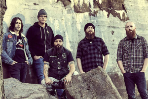 Tourbus KILLSWITCH ENGAGE se ve Švédsku srazil s obrovským losem