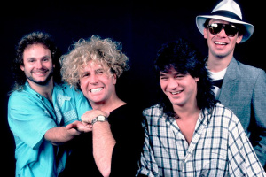VAN HALEN chystají luxusní remasterovaný boxset s alby z éry Sammyho Hagara