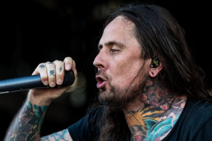 Zpěvák THY ART IS MURDER na pranýři za anti-trans komentáře, nyní přichází s omluvou