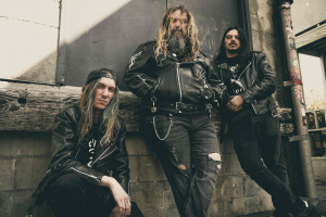 Max nahrál „nejanarchističtější“ album své kariéry, dvojku GO AHEAD AND DIE