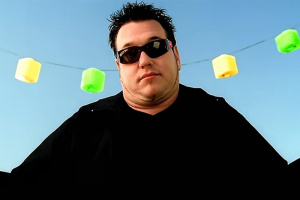 Zpěvák hitu „All Star“ zemřel na selhání jater, lídrovi SMASH MOUTH bylo 56 let