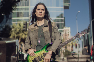Kiko z MEGADETH si dává pauzu od hraní, aby mohl tátovat