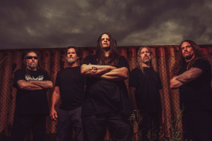 Jak uniknout útoků zombií? Nový klip CANNIBAL CORPSE je opět plný krve