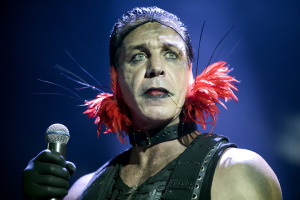 Sport vás osvobodí! Till Lindemann v novém sólo singlu opět provokuje