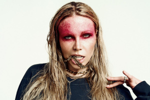 Šéfka KOBRA AND THE LOTUS se vydává na sólovou dráhu