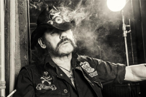Další vzpomínka na MOTÖRHEAD, tentokrát v nové knize „Pařmeni a rebelové“ 