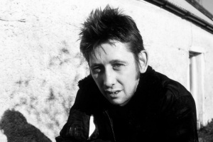 Pohřbu Shanea MacGowana z THE POGUES se zúčastní také irský prezident