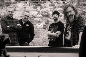 „Nové album SATISFVCKTION je dospělejší a vyzrálejší než všechna předchozí,“ říká frontman Broňa Míka.