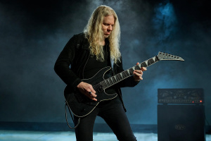 Kytarista Jeff Loomis odchází z ARCH ENEMY, náhrada je už známa