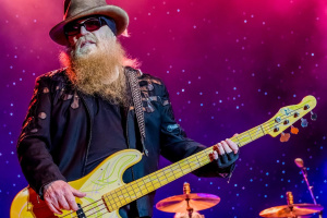 Baskytara Dustyho Hilla ze ZZ TOP byla vydražena jako druhá nejdražší v historii