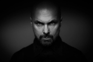 Roy Khan si po letech střihnul „Center of the Universe“ od KAMELOT naživo