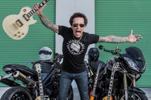 Idolův kytarista Billy Morrison nahrál album s Ozzym, Alem Jourgensenem a basákem od Mansona
