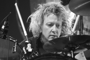 Zemřel bubeník James Kottak (ex-SCORPIONS, KINGDOM COME). Zabil ho alkohol?