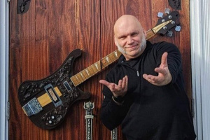 Blaze Bayley se v novém singlu inspiroval velšskou legendou o vlkodavovi