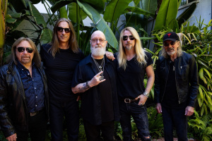 Čtvrtý singl JUDAS PRIEST ztvárňuje divoký souboj prastarých sil a kontrastů