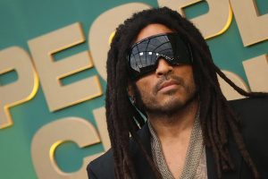 Lenny Kravitz ovládl galavečer People’s Choice Awards dechberoucím vystoupením