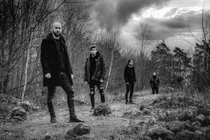 Očekávaná deska „In the Shadow of the Sun“ kapely INNERSPHERE je na prodejních pultech