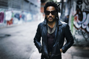 Lenny Kravitz se zvěčnil na Chodníku slávy v Hollywoodu a vydává nový singl