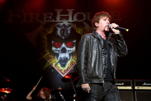 Zemřel C.J. Snare, zpěvák hairmetalové kapely FIREHOUSE