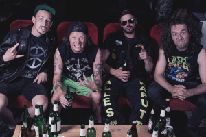 All mosh no brain! INSANITY ALERT rozehřívají ČR na Obscene Extreme