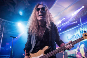 Dubnový Spark uvádí: nezastavitelná legenda Glenn Hughes už za týden v Brně