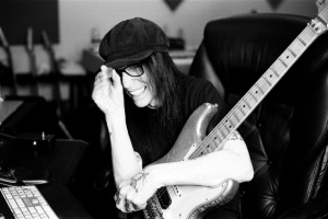 Dubnový Spark uvádí: Mick Mars sám za sebe v kreativní svobodě