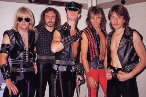 Biografie legendárního kytaristy JUDAS PRIEST: Jak našla kapela vybílené studio