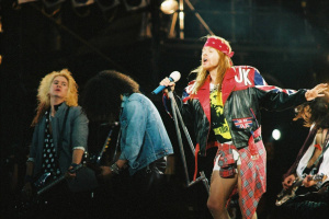 Uběhlo 32 let od koncertu GUNS N’ ROSES na Strahově. Zavzpomínejte s námi! 