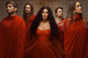 Charlotte Wessels vymítá své démony s bývalými spoluhráči z DELAIN