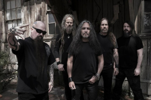Kerry King odehrál se svojí sólovou kapelou první koncert. Zazněly také skladby SLAYER