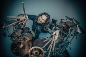 Miloš Meier oslavil své kulatiny novým videem s příznačným názvem „40 Broken Sticks“