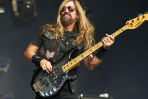 James LoMenzo z MEGADETH: „Pracujeme na další desce, která odhalí novou tvář kapely.“