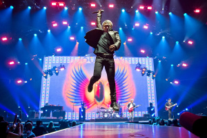 Zpěvák JOURNEY Arnel Pineda je po špatném výkonu na Rock in Rio připraven kapelu opustit