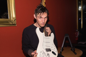 Bývalý kytarista RHCP Josh Klinghoffer je souzen za neúmyslné zabití