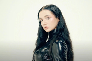 Popíračka žánrů Poppy odhalí na novém albu svá negativní místa