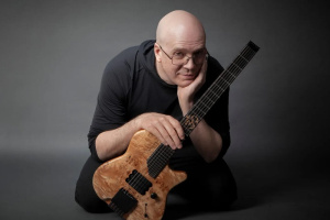 Devin Townsend nás v novém klipu vezme na uklidňující procházku do lesa
