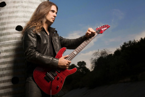Nový sólový klip Kika Loureira (ex-MEGADETH) nese rezonující poselství 